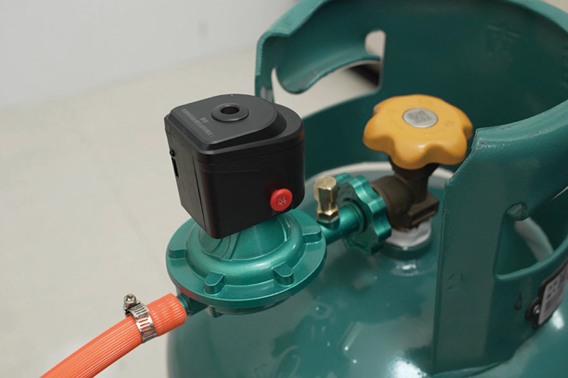 Gas alarm can connect with the shut-off valve